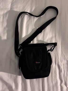 Lowepro Padded Camera Bag Crossbody – 4 Compartments, Adjustable Strap